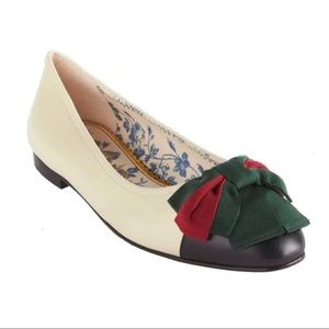 Gucci White Leather Ballet with Web Bow In Flats